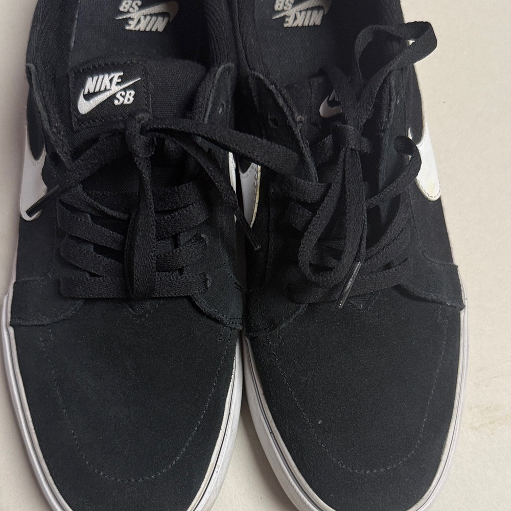 Nike SB Men's Black and White Sneakers
